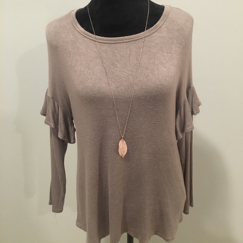 Blouse and necklace set
